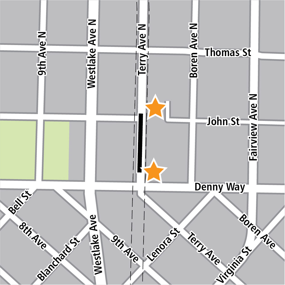 Mapa con rectángulo negro que indica la ubicación de la estación en Terry Avenue North y estrellas amarillas que indican dos áreas de entrada a la estación.